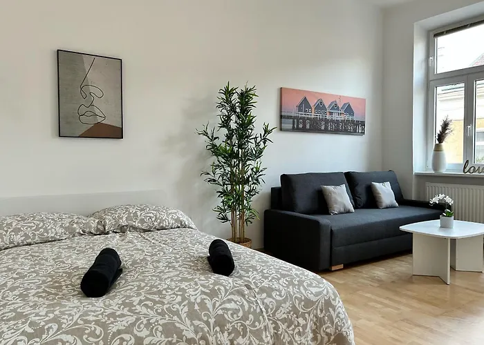 Stylish With Parking Near Center Apartment *