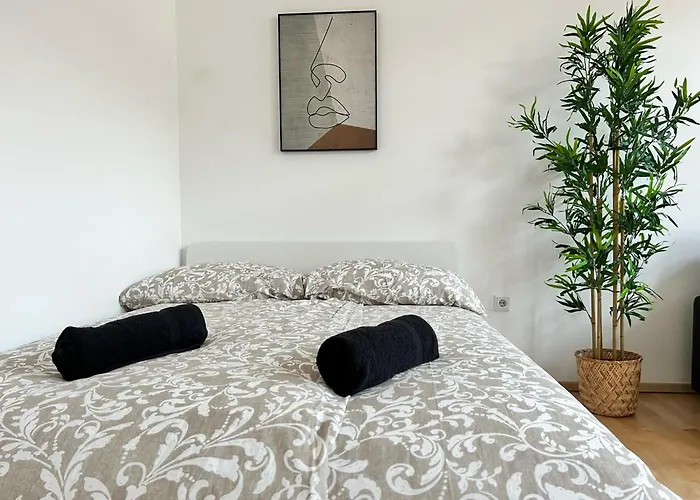 Stylish With Parking Near Center Apartment